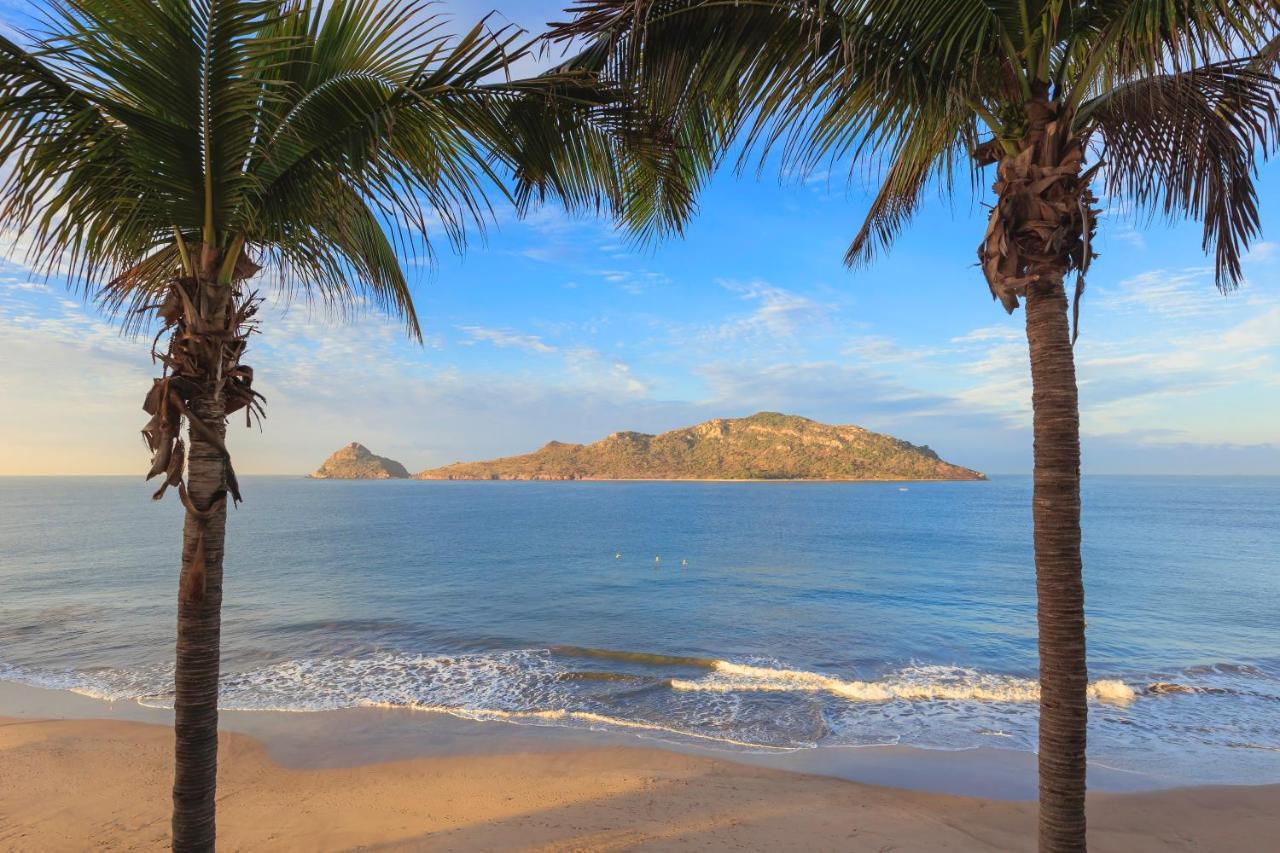 Courtyard By Marriott Mazatlan Beach Resort Exterior foto